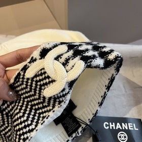 Шляпа из вязаной шерсти Chanel