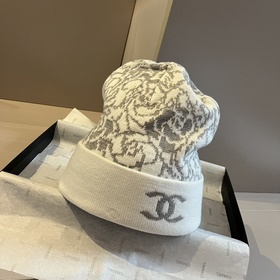 Шляпа из вязаной шерсти Chanel