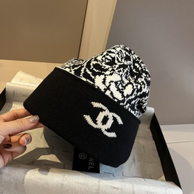 Шляпа из вязаной шерсти Chanel