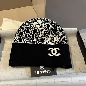 Шляпа из вязаной шерсти Chanel