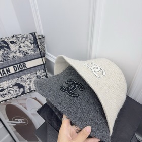 CHANEL  Новая шерстяная вязаная шапк