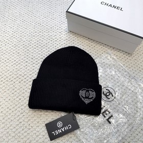 CHANEL] Минималистичная вязаная шапка