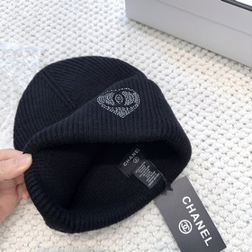 CHANEL] Минималистичная вязаная шапка 