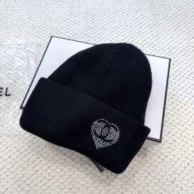 CHANEL] Минималистичная вязаная шапка 