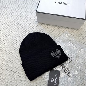 CHANEL] Минималистичная вязаная шапка 