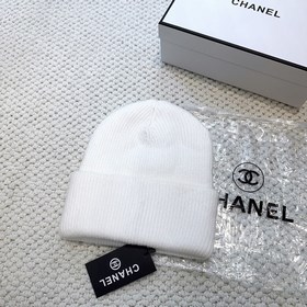 CHANEL] Минималистичная вязаная шапка 