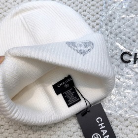 CHANEL] Минималистичная вязаная шапка 
