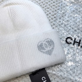 CHANEL] Минималистичная вязаная шапка 