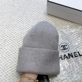 CHANEL] Минималистичная вязаная шапка 