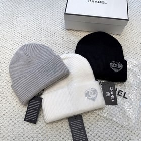CHANEL] Минималистичная вязаная шапка 