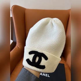 Кашемировая шапка Chanel 24B белого цв