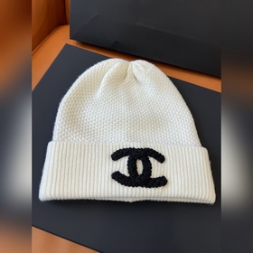 Кашемировая шапка Chanel 24B белого цв