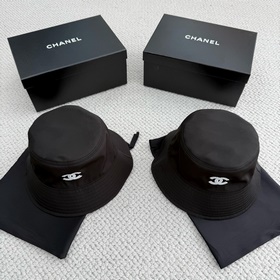 Бейсболка Chanel с пайеткамиз коллекци