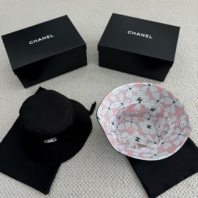 Бейсболка Chanel с пайеткамиз коллекци
