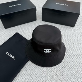 Бейсболка Chanel с пайеткамиз коллекци