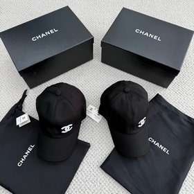 Бейсболка Chanel с пайеткамиз коллекци