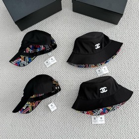 Бейсболка Chanel с белыми пайеткамиз с