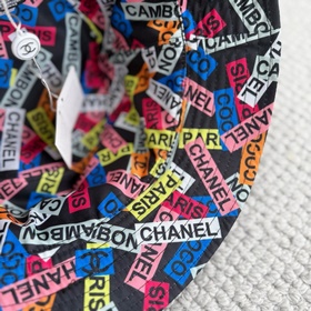 Бейсболка Chanel с белыми пайеткамиз с
