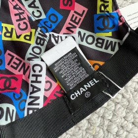 Бейсболка Chanel с белыми пайеткамиз с