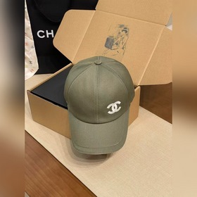 Новейшая бейсболка Chanel, которая ста