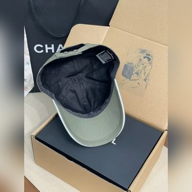 Новейшая бейсболка Chanel, которая ста