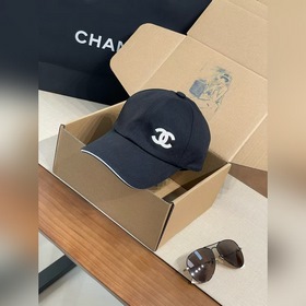 Необходимая бейсболка Chanel 2026 года