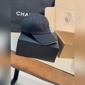 Необходимая бейсболка Chanel 2026 года