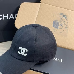 Необходимая бейсболка Chanel 2026 года