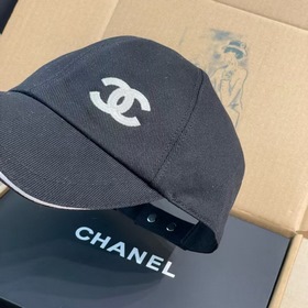 Необходимая бейсболка Chanel 2026 года