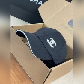 Необходимая бейсболка Chanel 2026 года