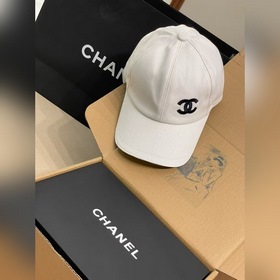 Новейшая бейсболка Chanel, которая ста