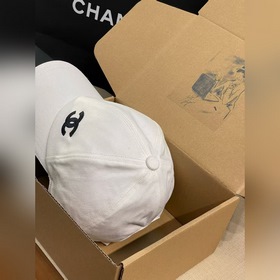 Новейшая бейсболка Chanel, которая ста