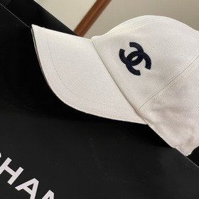 Новейшая бейсболка Chanel, которая ста