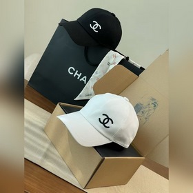 Новая бейсболка Chanel выполнена в кла