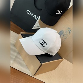Новая бейсболка Chanel выполнена в кла
