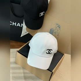 Новая бейсболка Chanel выполнена в кла