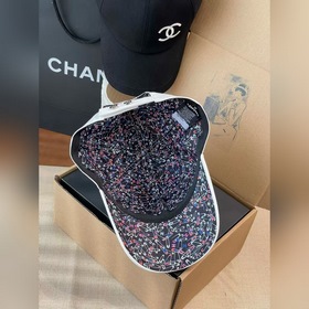 Новая бейсболка Chanel выполнена в кла