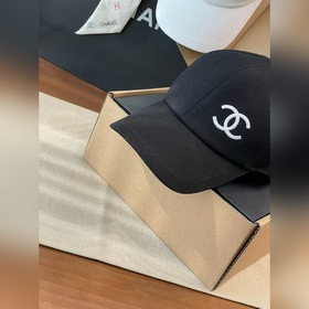 Новая бейсболка Chanel выполнена в кла