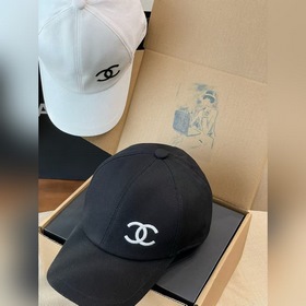 Новая бейсболка Chanel выполнена в кла