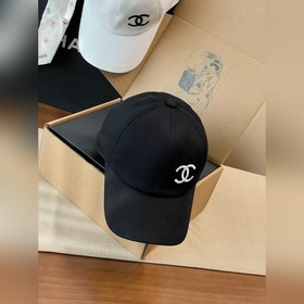 Новая бейсболка Chanel выполнена в кла