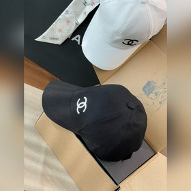 Новая бейсболка Chanel выполнена в кла