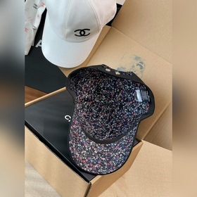 Новая бейсболка Chanel выполнена в кла