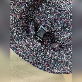 Эта рыбацкая шляпа Chanel просто потря