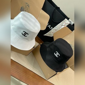 Эта рыбацкая шляпа Chanel просто потря