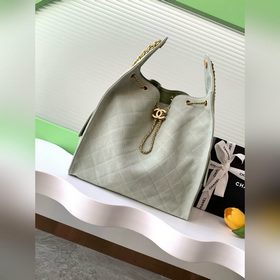 25-сантиметровая сумка из атласной кож