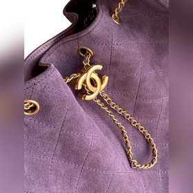 25-сантиметровая сумка из атласной кож
