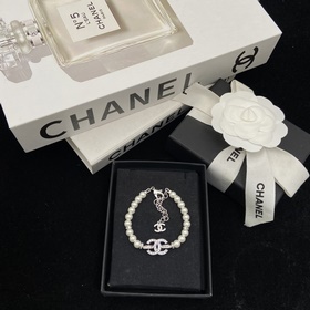 Браслет Chanel с жемчугом и бриллианта