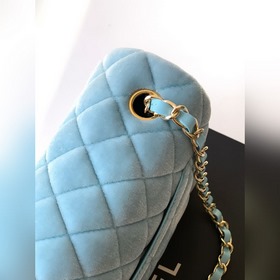 Синяя сумка Chanel из бархата с ромбов