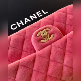 Розовая сумка Chanel из бархата с розо