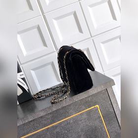Бархатная сумка Chanel цвета «полуночн